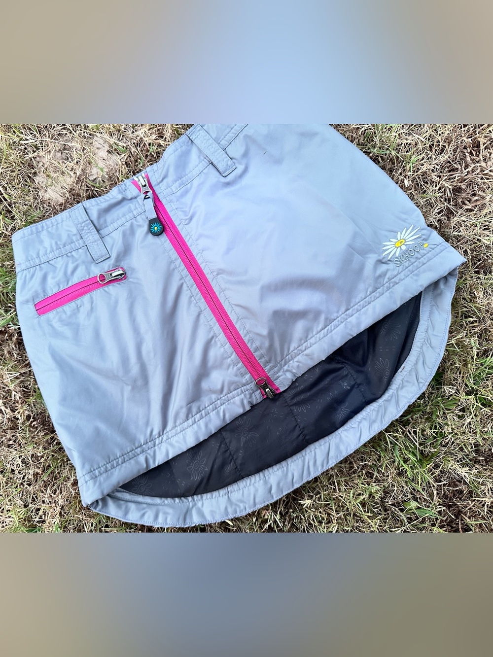 Gray Active Skort with Pink Zip and Daisy Accent